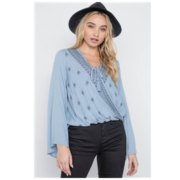 Lt Blue Embroidered Bell Sleeve Surplice V-Neck S - Picture 2 of 9